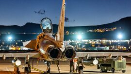Nuestros pilotos de caza entrenan misiones de defensa y ataque en el archipiélago canario